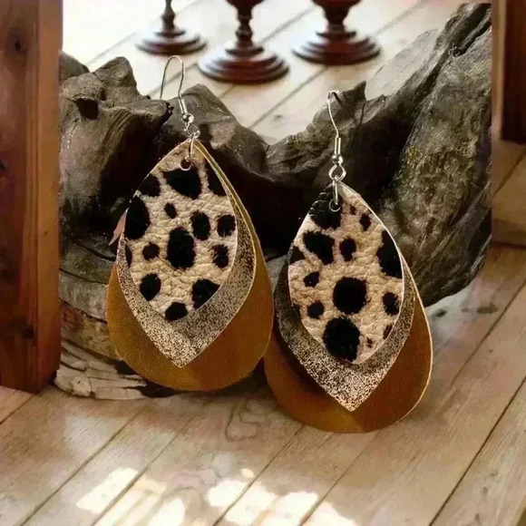 3-Layer Leopard Pattern Dangle Earrings - Picture 1 of 2
